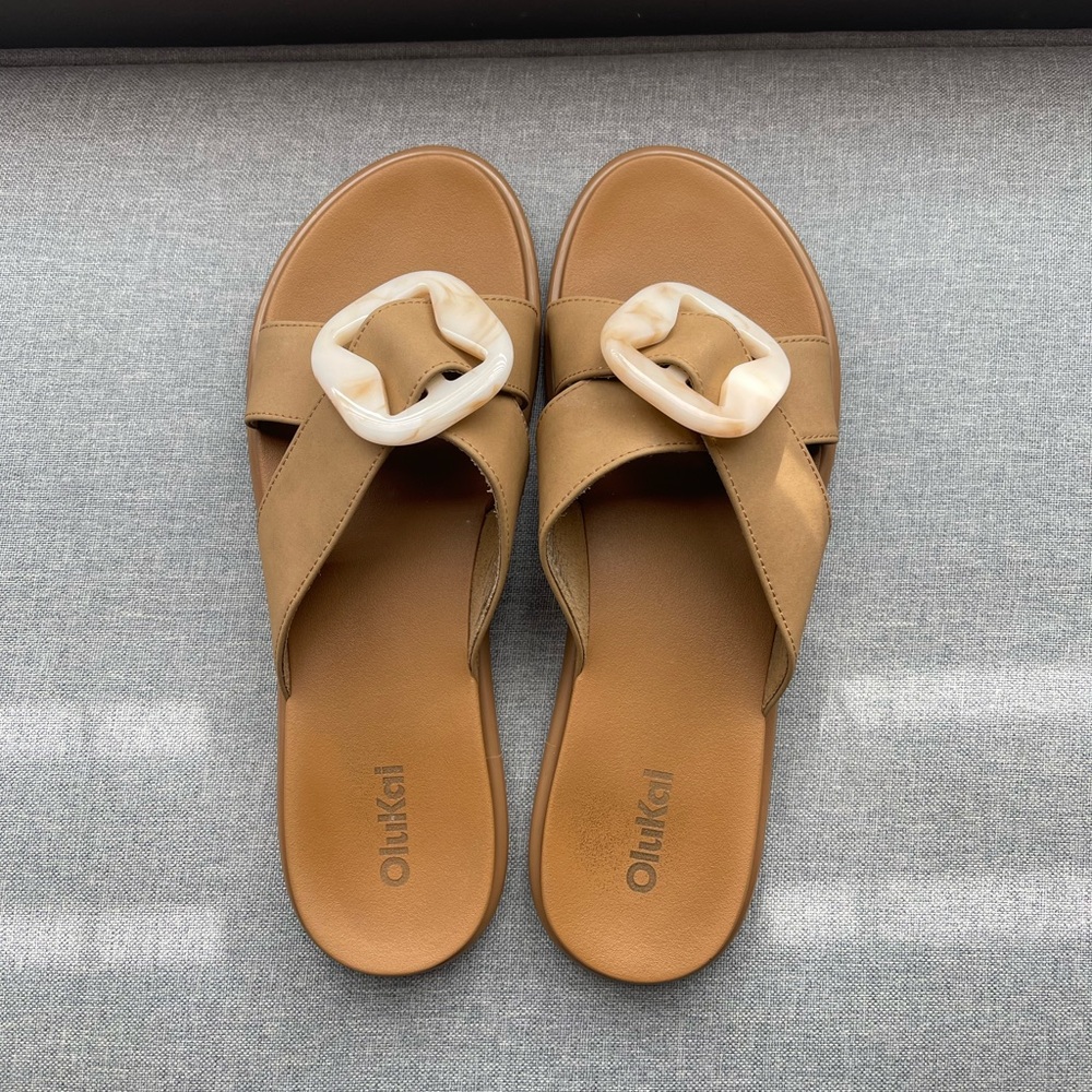 OluKai Women's Tan Slide Sandals with Cream Buckle